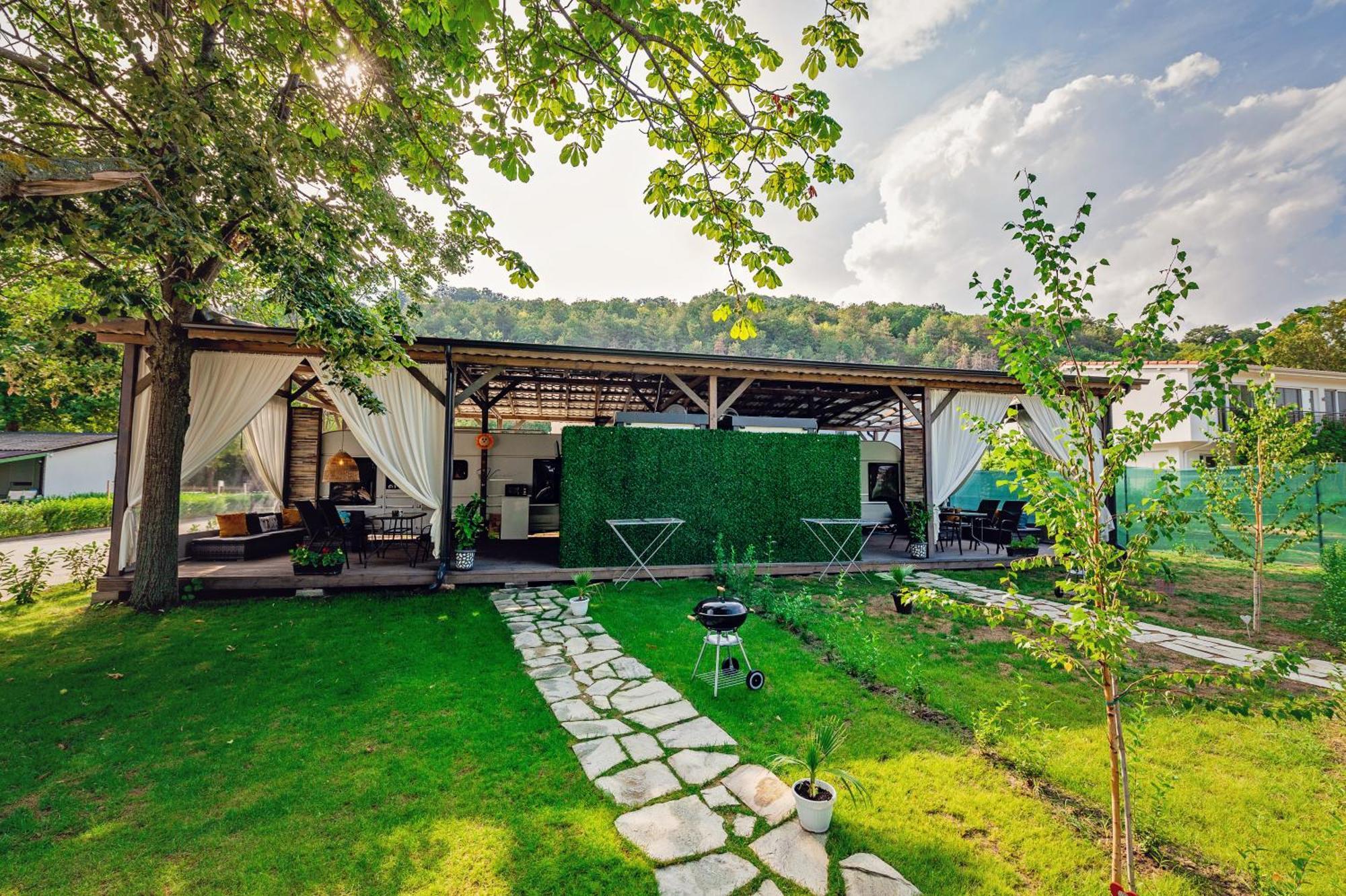 каравани Avi Iris фичоза Campsite
