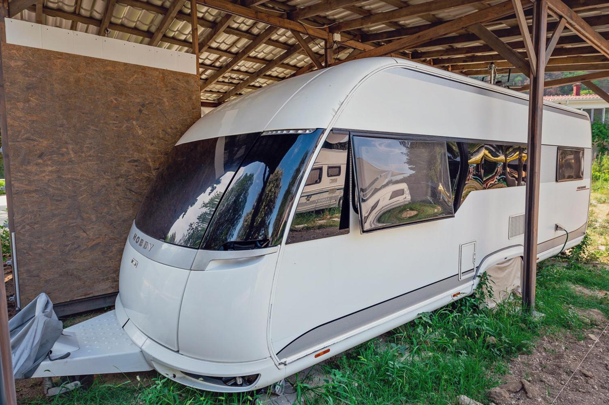 каравани Avi Iris фичоза Campsite *