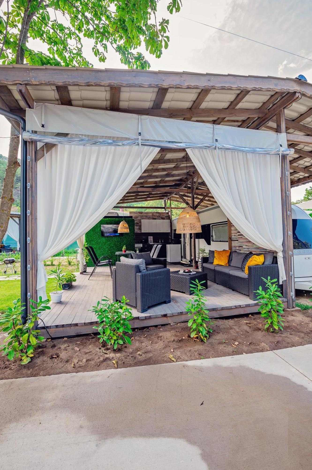 каравани Avi Iris фичоза Campsite *